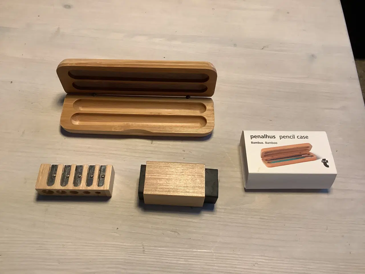 Billede 1 - Lille penalhus i bambus.