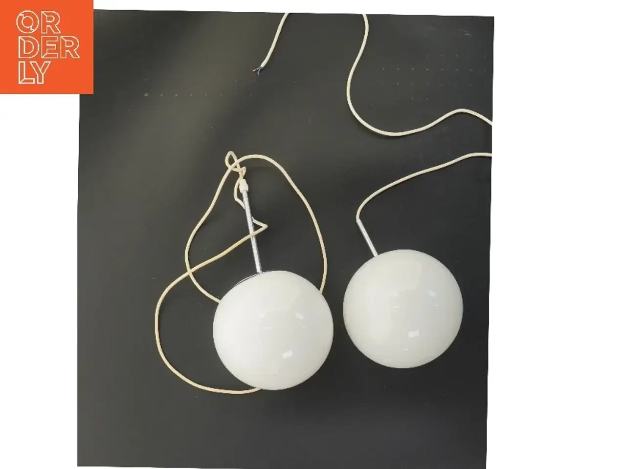 Billede 3 - To hvide pendellamper (str. Ø 18 cm)