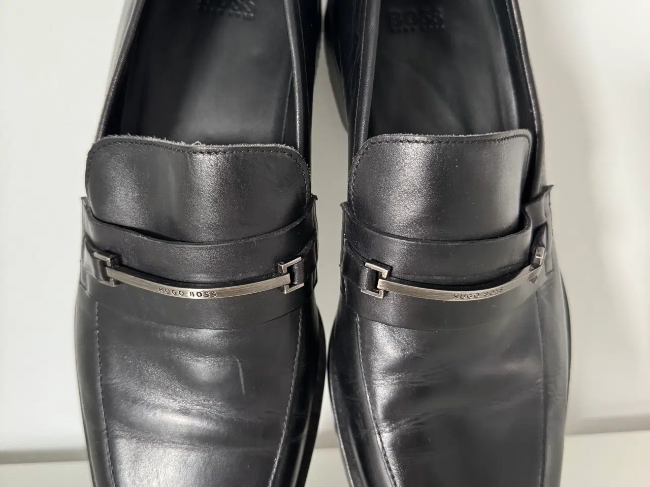 Billede 10 - HUGO BOSS Vero Cuoio sort læder ”Horsebit” Slip On