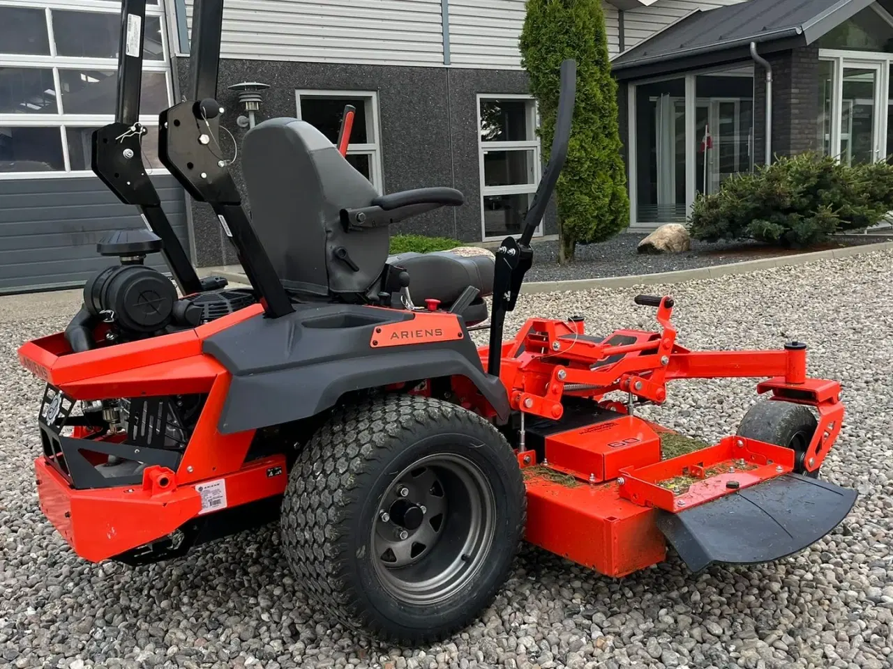 Billede 15 - Ariens Zenith 60 SD Top professionel maskine med stor 2 cylindret Kawasaki motor.