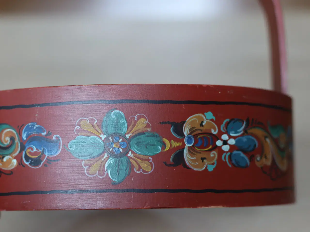 Billede 2 - Norsk rosemaling på en trækurv