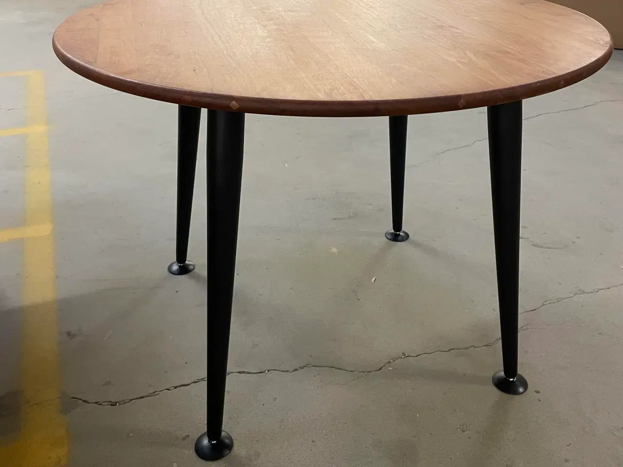 Billede 1 - Smukt kirsebærbord spar 4995kr