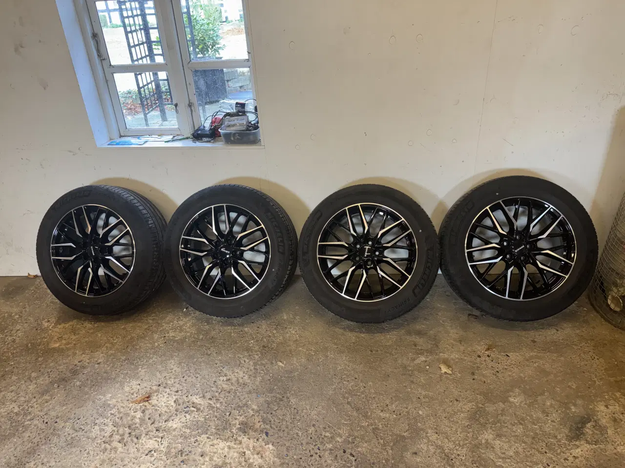 Billede 3 - Alufælge med dæk