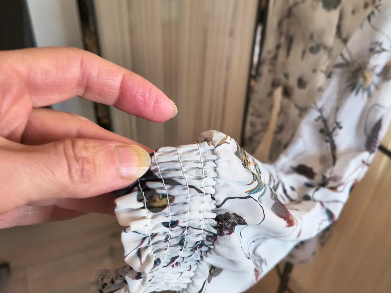 Billede 4 - Transpareent bluse med mønster