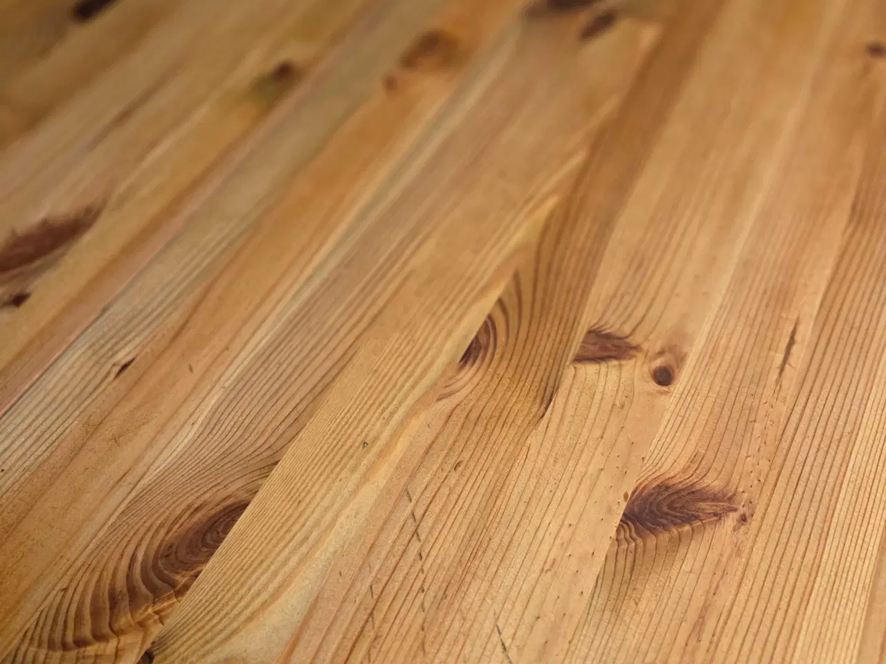 Billede 13 - Spisebord i træ