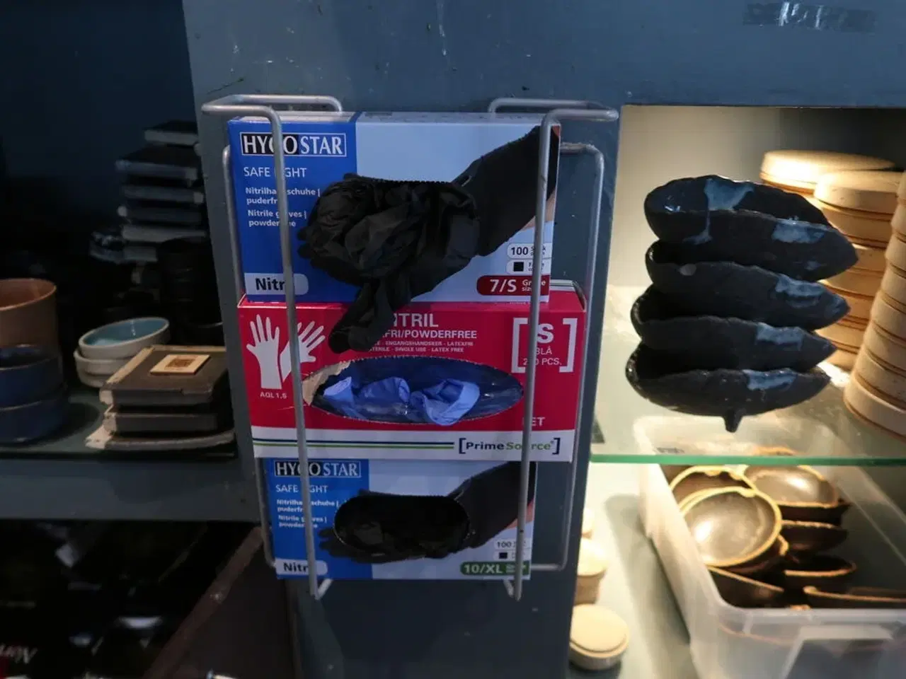 Billede 1 - Diverse plasthandsker med holder