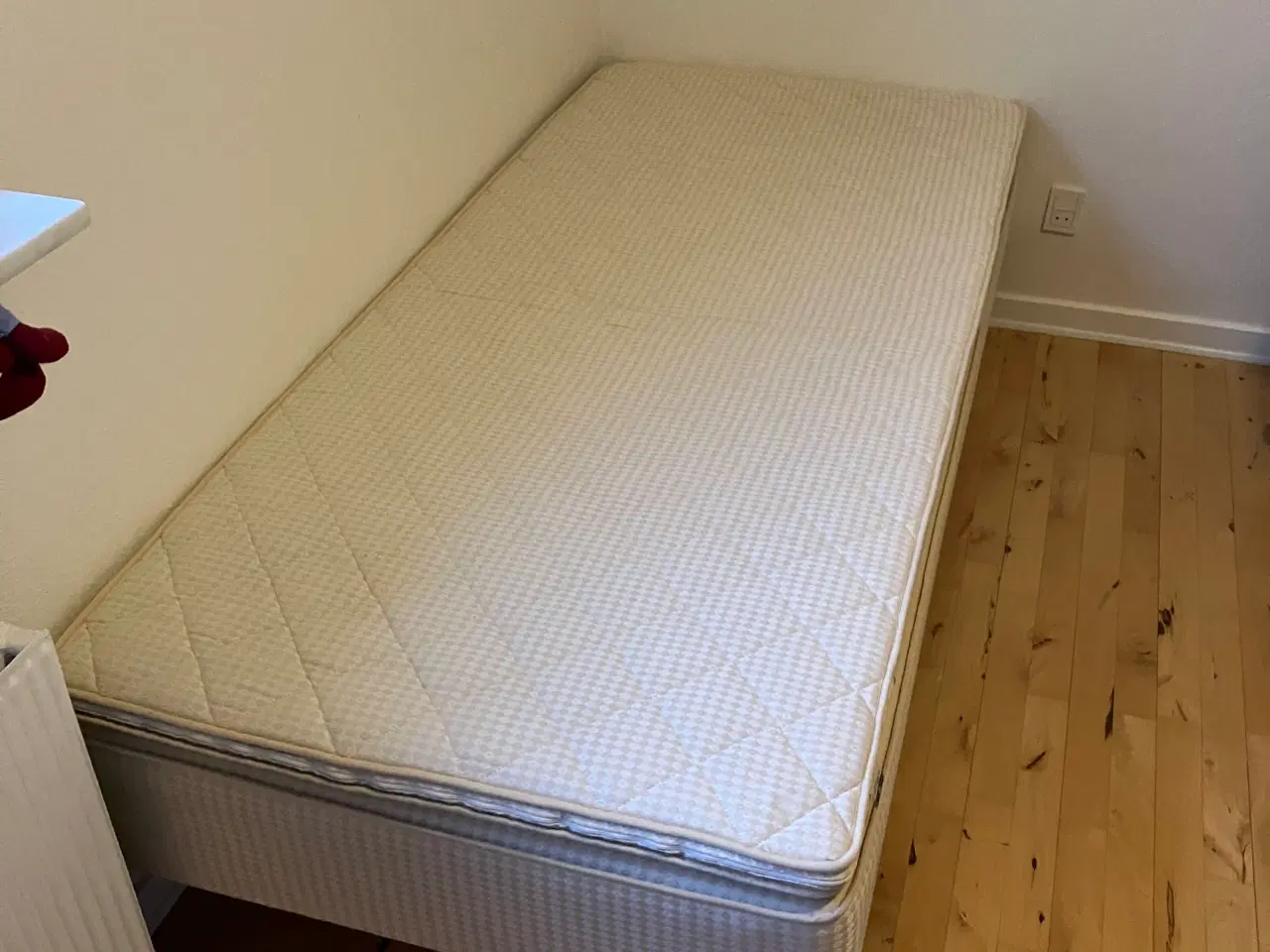 Billede 2 - Seng med topmadras