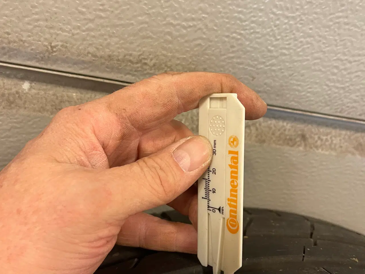 Billede 2 - alufælge til en passat med gode dæk