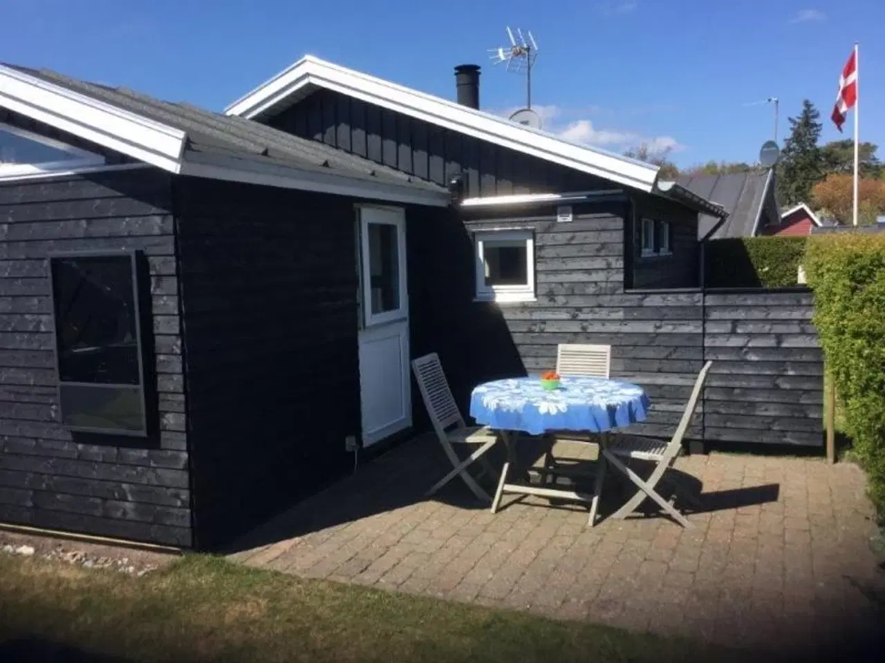 Billede 3 - Sk�nt sommerhus 100 m til b�rnevenlig sandstrand, T�t p� skov og legeplads.
Elsehoved p� Sydfyn.