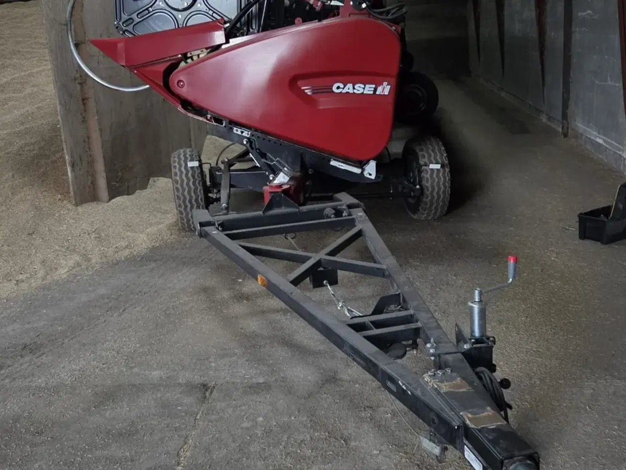 Billede 9 - Case IH 8250 Axial-Flow med 35fod Varicut skærebord. Dansk maskine