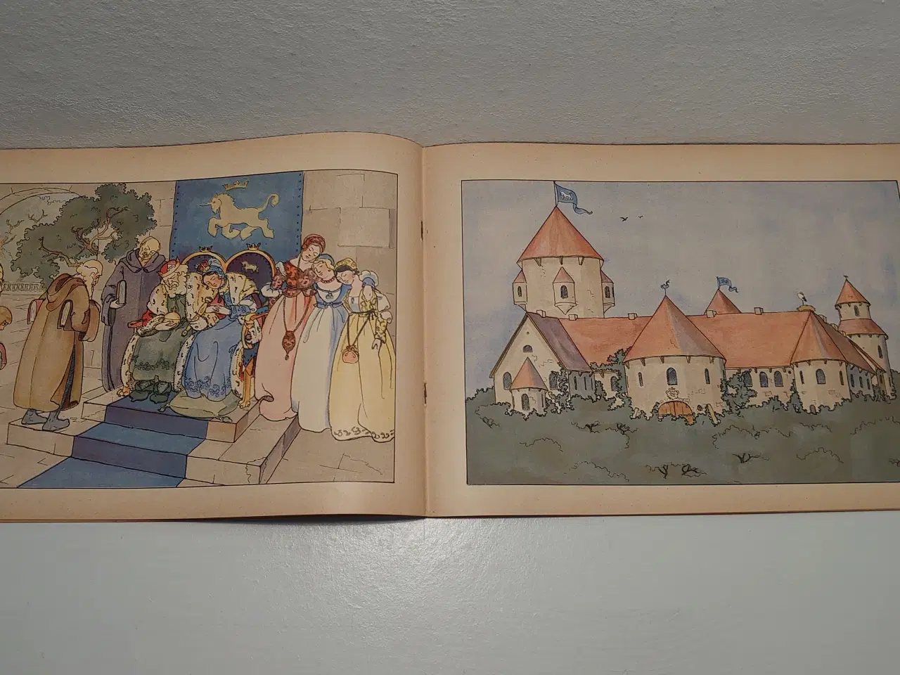 Billede 5 - Brdr. Grimm: Tornerose.ill. Agnes Helms. År1918.