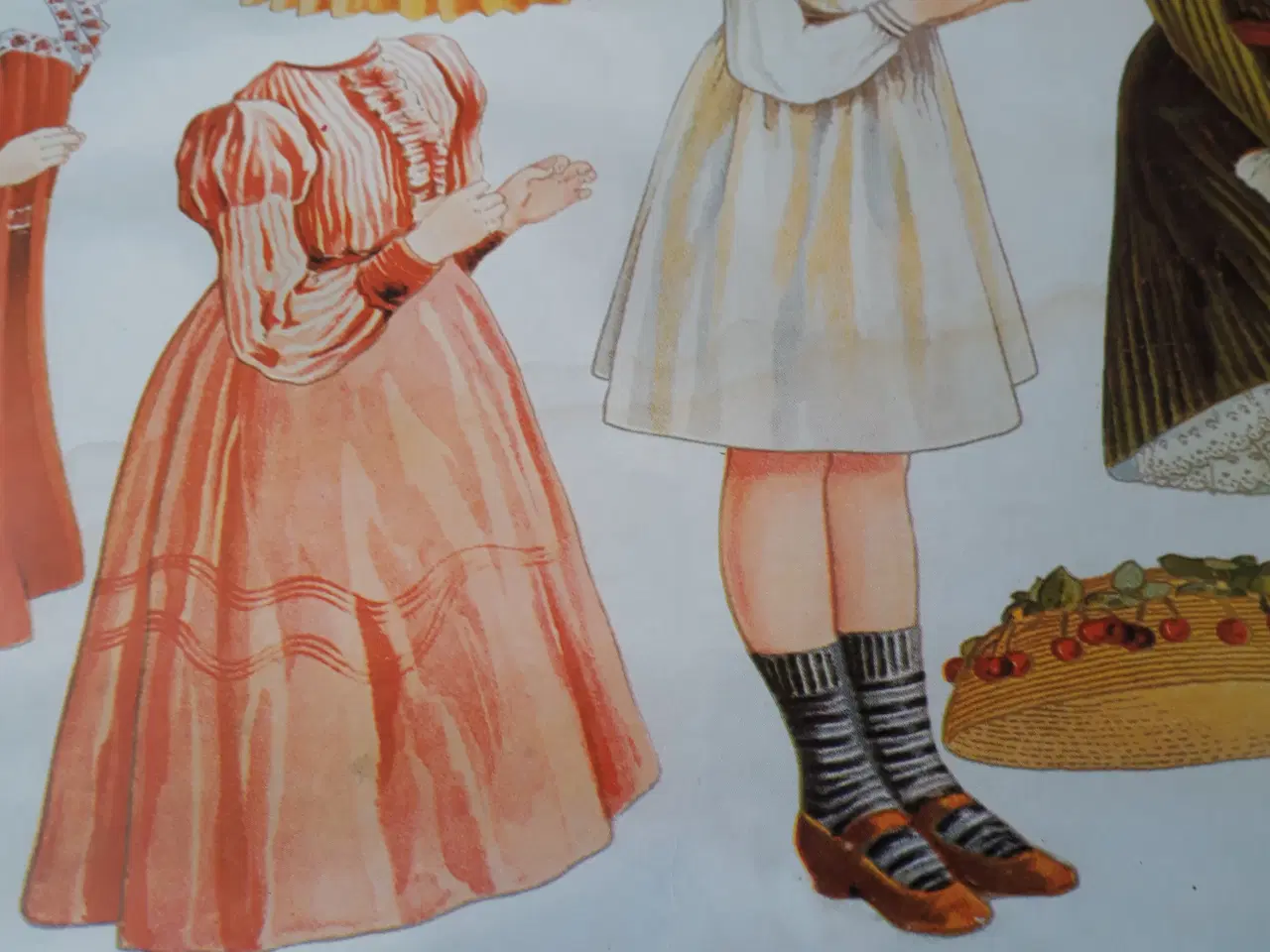 Billede 5 - Påklædningsdukker