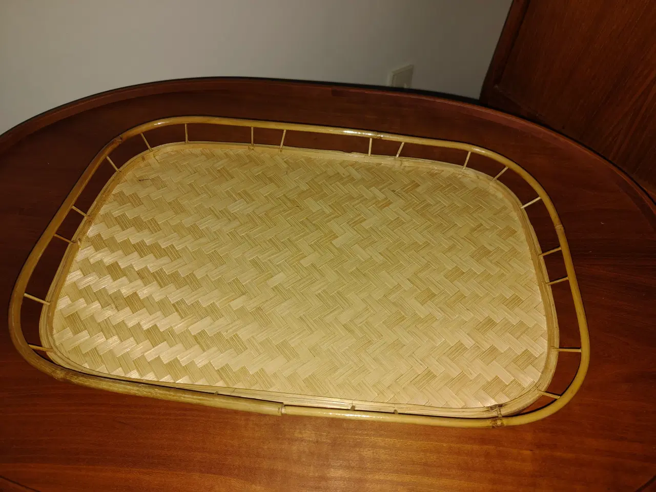 Billede 4 - Flot retro flet serveringsbakke
