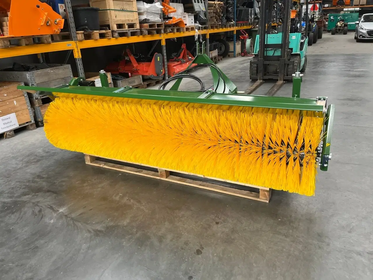 Billede 4 - Thyregod TK 2800 med nylon børster og hydraulisk sving. brede 2800 og feje brede 2500