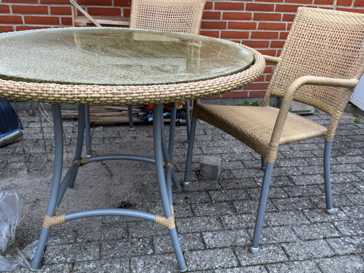 Billede 3 - Cane-line havebord Ø 100 cm og 2 stole