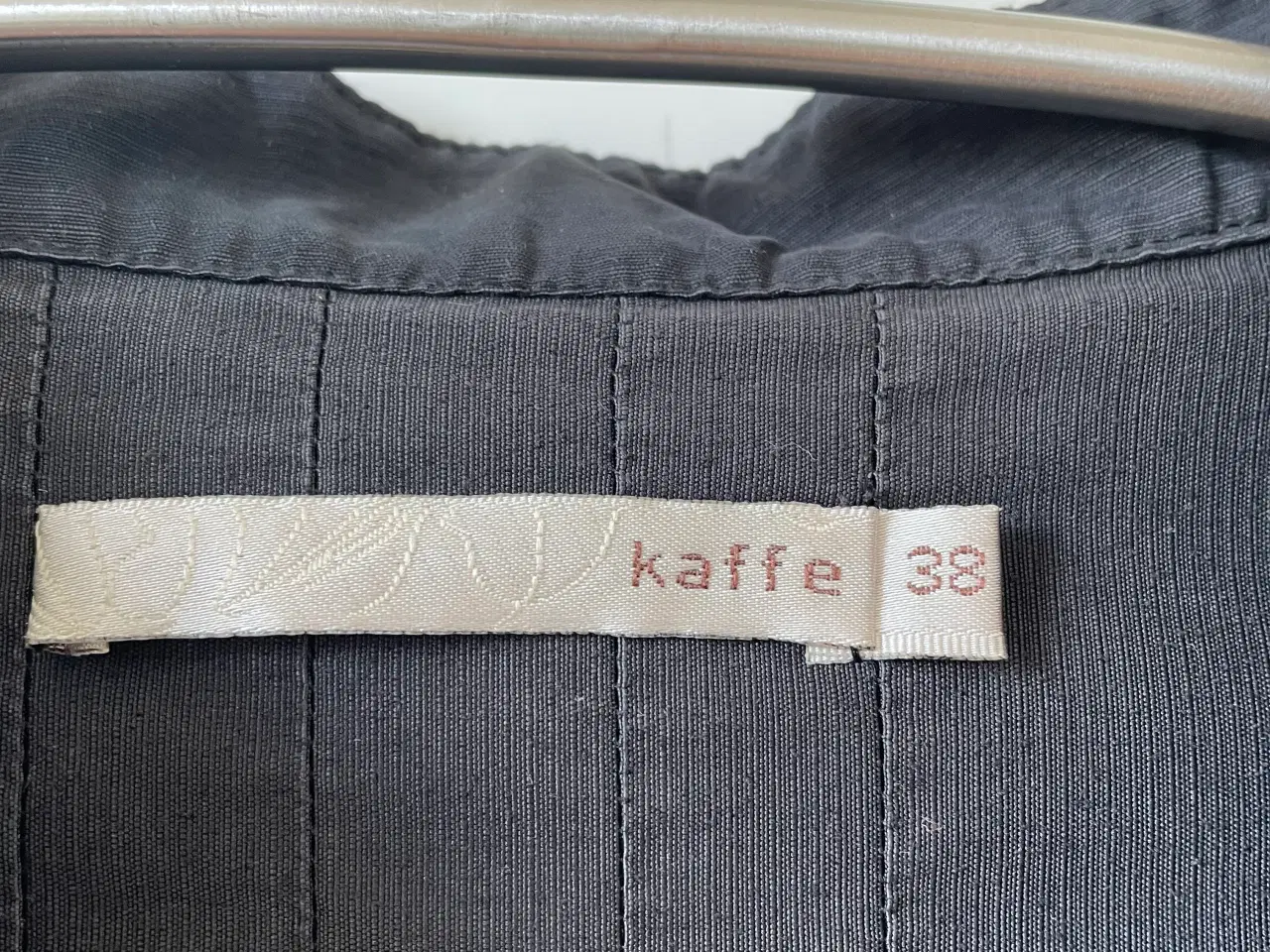 Billede 2 - Kaffe sort kjole