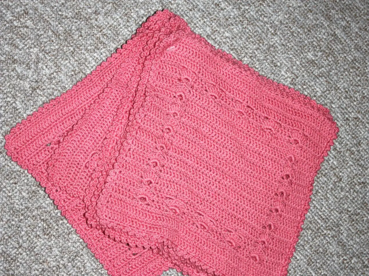 Billede 3 - Hæklede bomuld servietter eller klude 24 cm x 24 c
