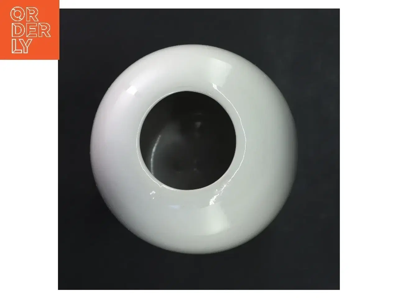 Billede 2 - Hvid vase med orange stribe fra IKEA (str. 28 cm)