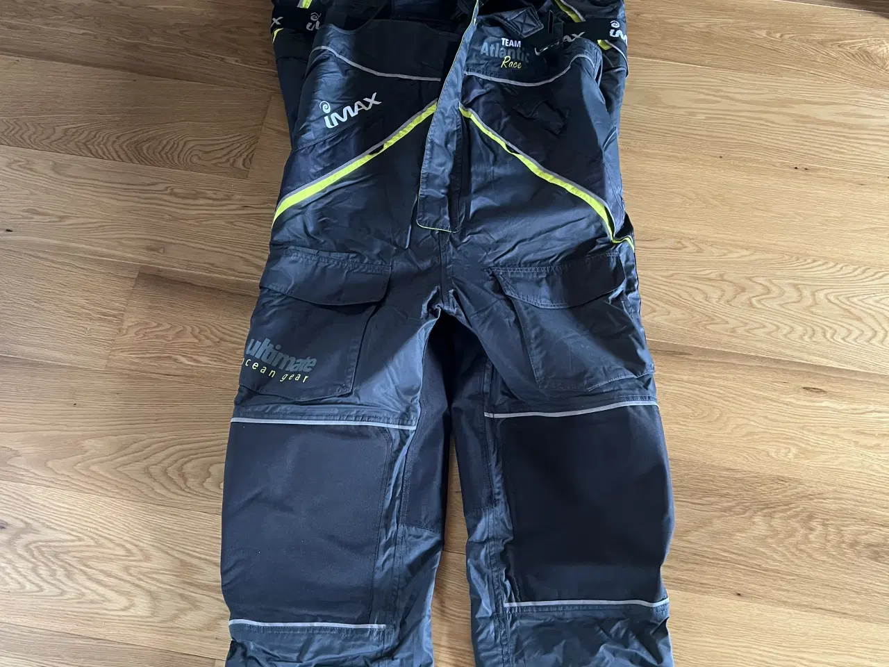 Billede 1 - Flydedragter