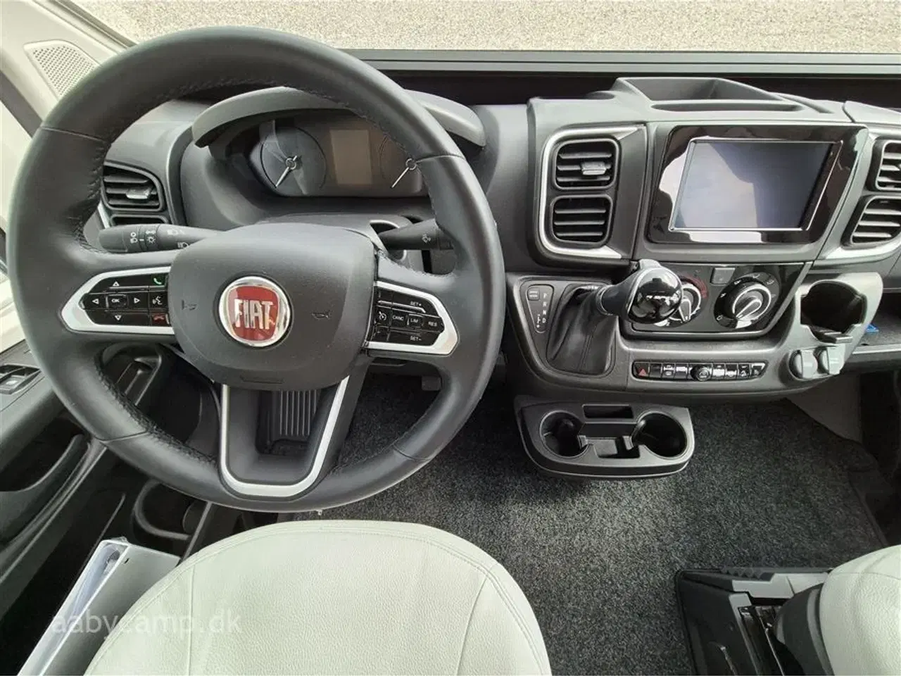 Billede 6 - 2024 - Autostar van V630G Design Edition   Luksus Van. Automatgear. lædersæder.  Alufælge, Batterier. solceller. markise. cykelstativ.  stor hæve/sænke seng i bagenden.  DER TAGES FORBEHOLD FOR ÆNDRINGER I KM. TAL!!