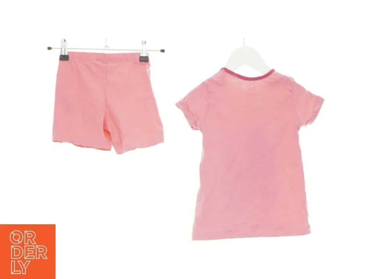 Billede 2 - Sæt med t-shirt og shorts (str. 98 cm)