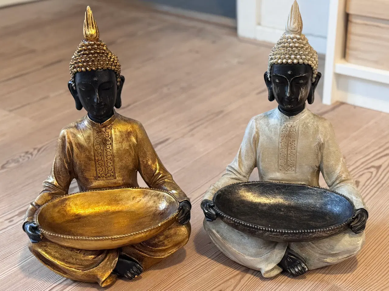 Billede 1 - 2 flotte Buddha-figurer med skåle