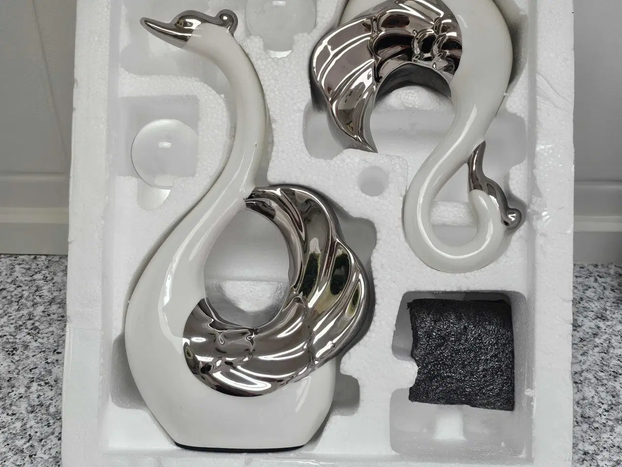 Billede 4 - 2 Flotte Hvide Svaner i Højglans