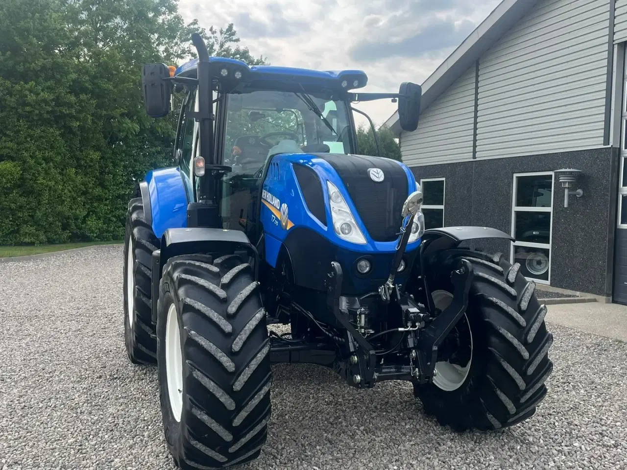 Billede 20 - New Holland T7.175 RangeCommand med frontlift. Meget velholdt gård traktor.