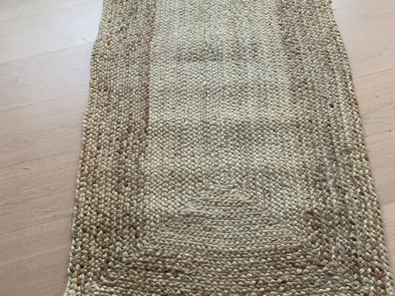 Billede 1 - Flot tæppe 75x140 cm