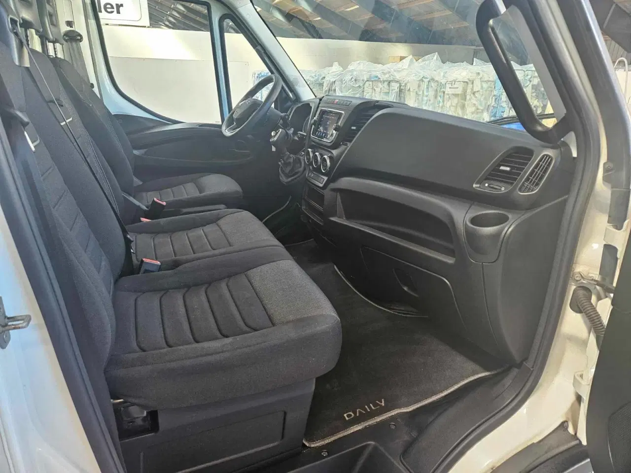 Billede 5 - Iveco Daily 3,0 35S18 4100mm Box m/lift AG8