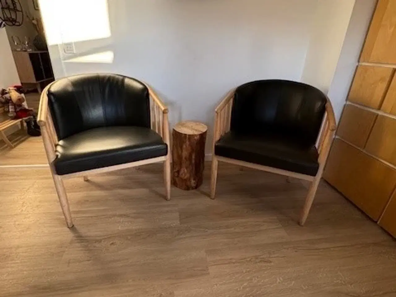 Billede 1 - 2 læder stole sælges samlet