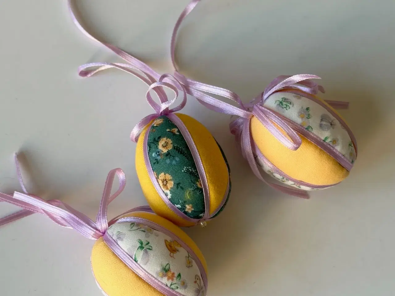 Billede 2 - Mini påskeæg, gul/lilla m blomster, 3 stk samlet