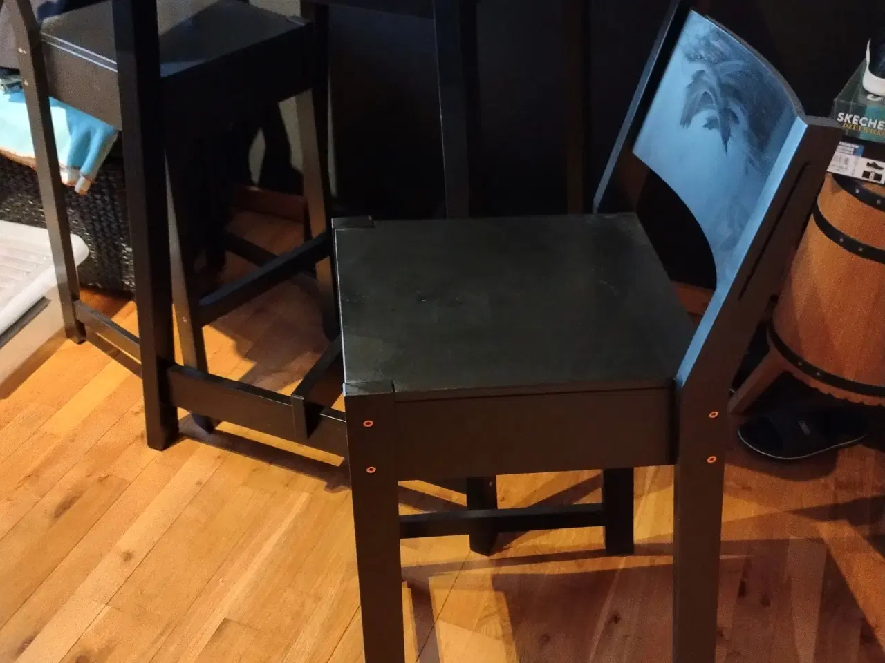 Billede 2 - Bar bord med to stole 