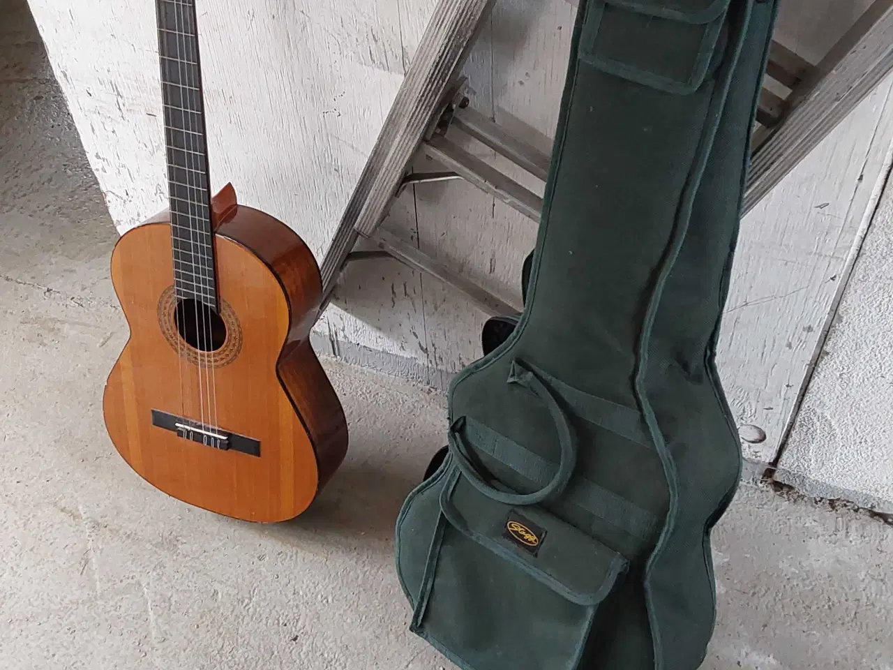 Billede 2 - Guitar Akustisk  med transport mappe