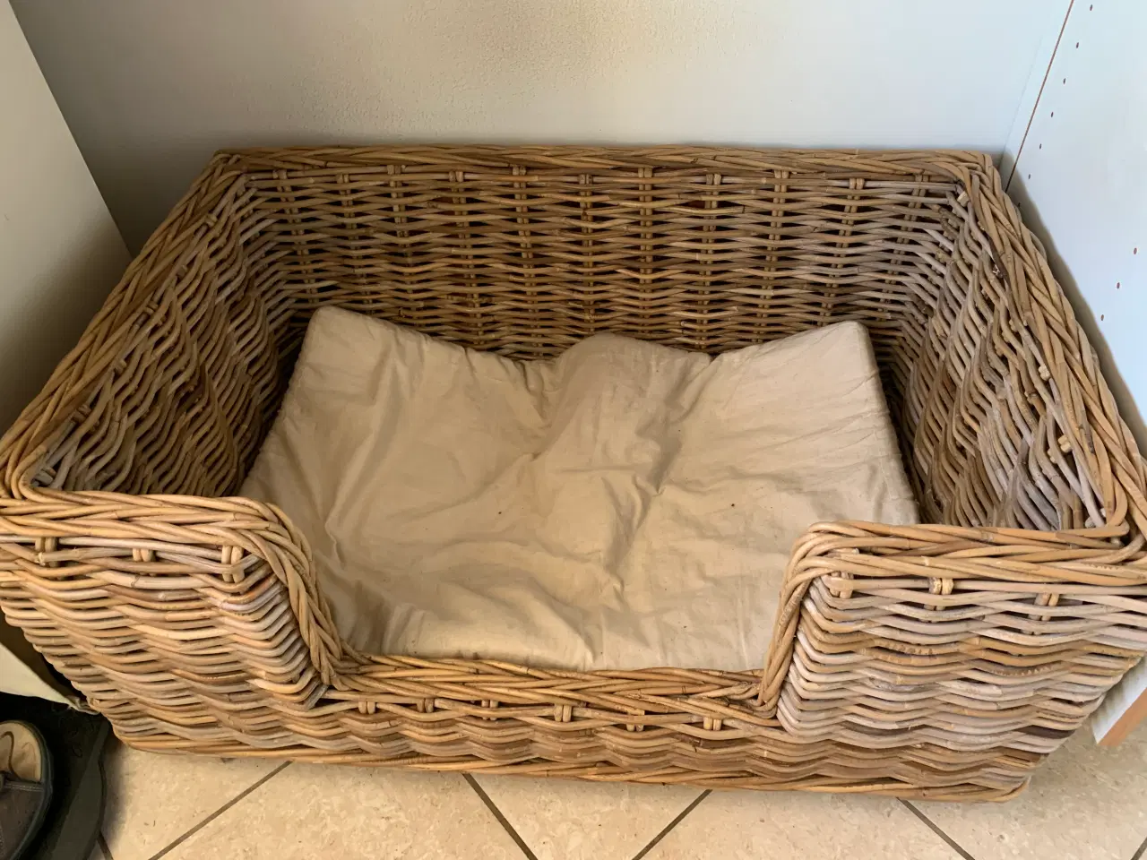Billede 1 - Hundekurv flot i flet som ny. 
