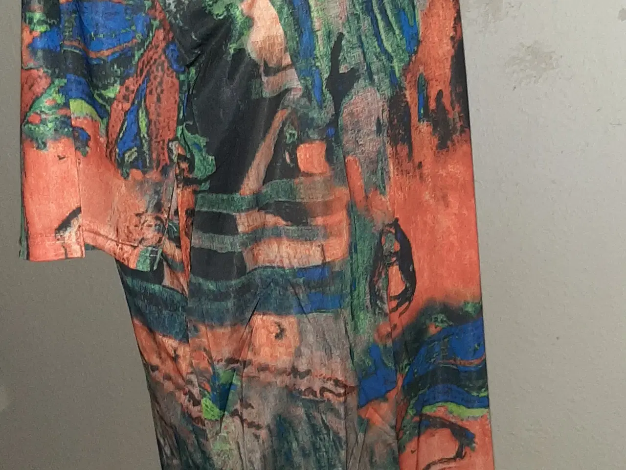 Billede 4 - kjole-I multi-farve print-Medi længde/str. large