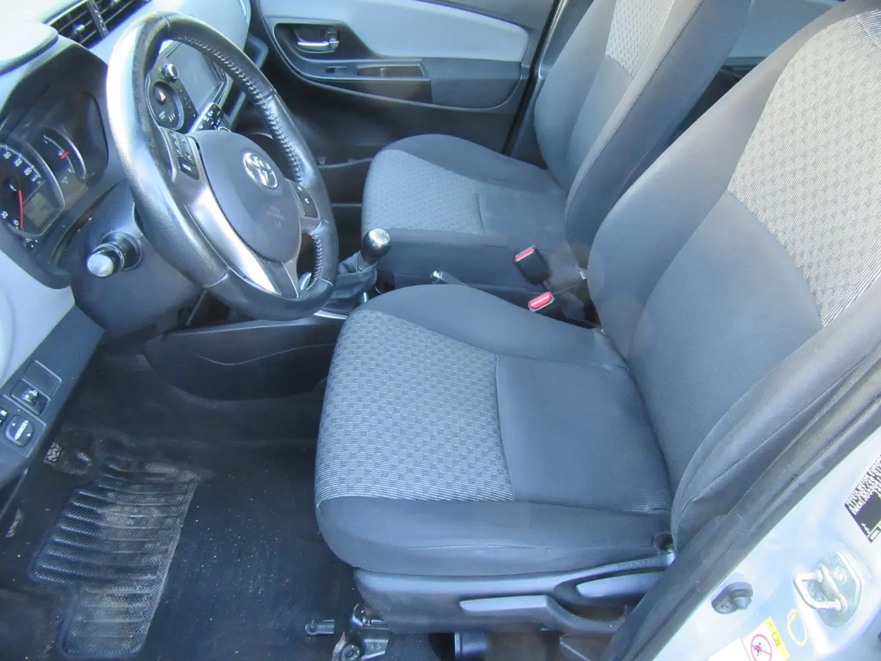 Billede 6 - Toyota yaris  pæn og velholdt