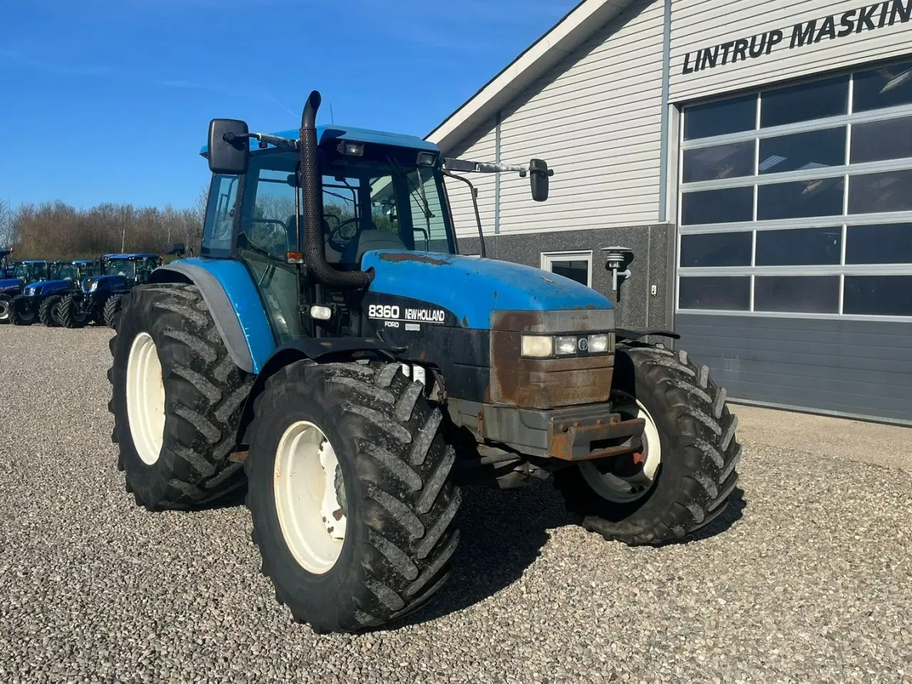 Billede 16 - New Holland 8360 med 4stk fabriksnye dæk til.  Super stærk traktor.