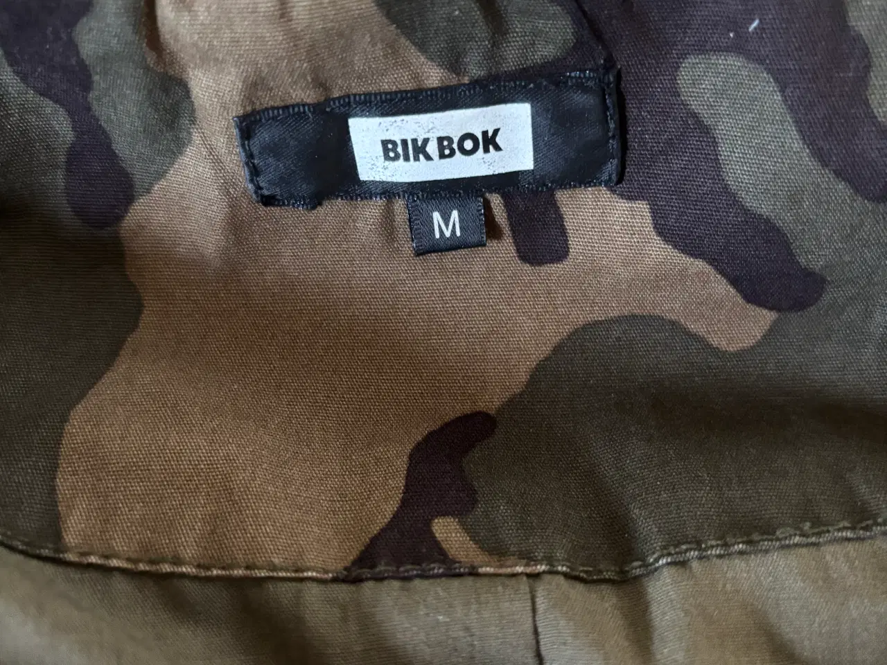 Billede 2 - Jakke camouflage str m (stor i str)