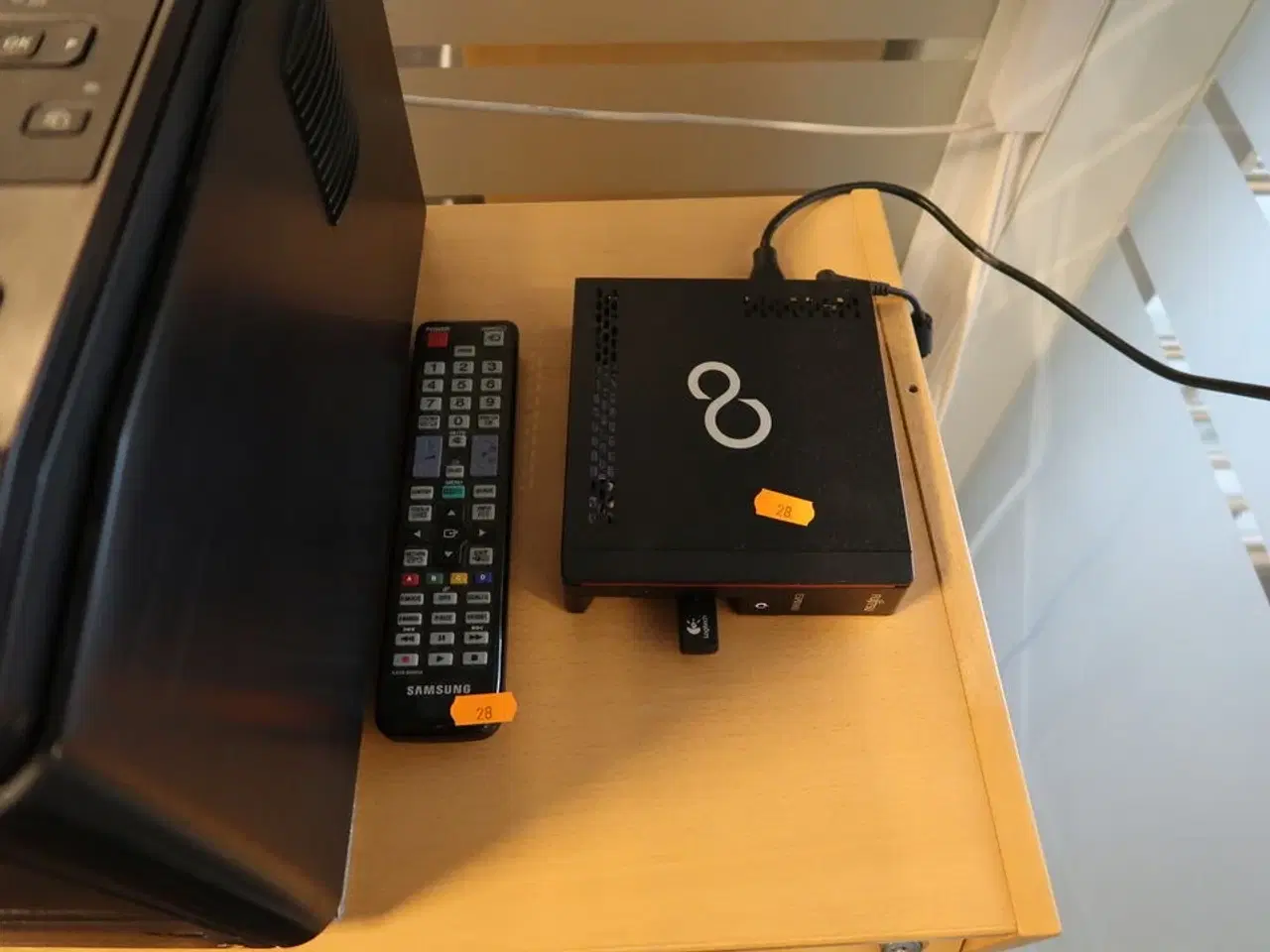 Billede 2 - Fjernsyn SAMSUNG UE46D5005 med fjernbetjening samt computer