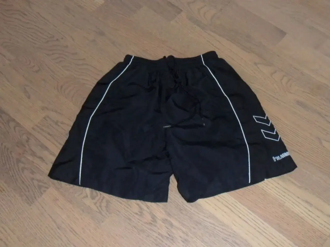 Billede 1 - Hummel shorts str. 176