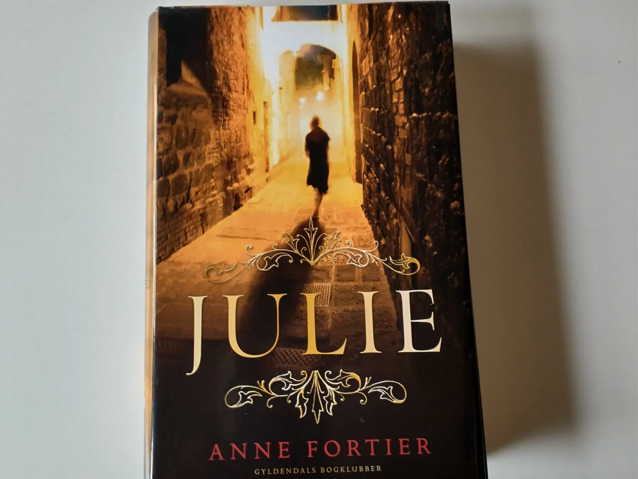 Billede 1 - Julie. Af Anne Fortier