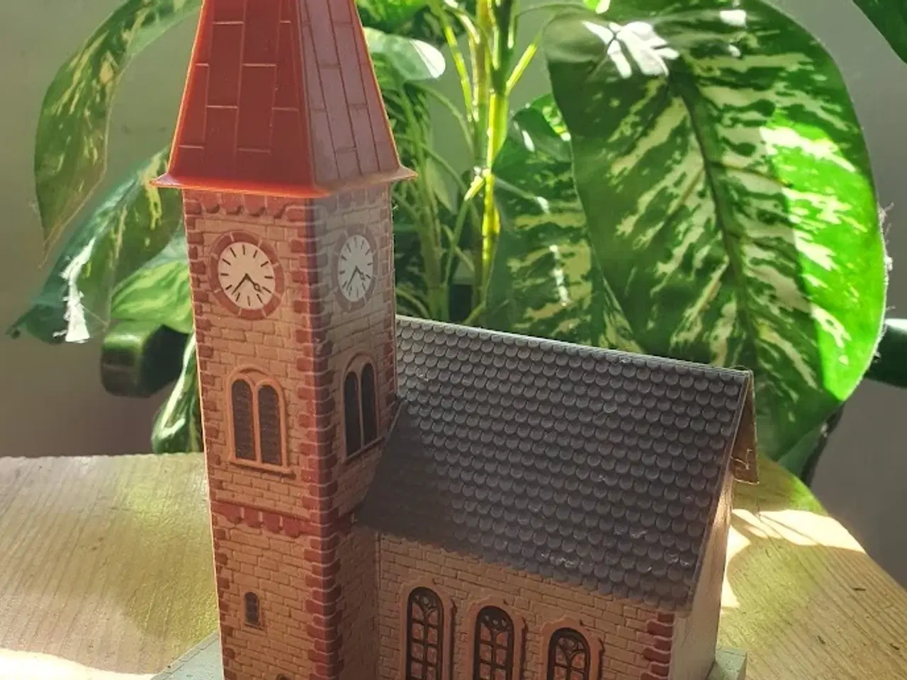 Billede 1 - Modelbygning, Landsbykirke, Faller