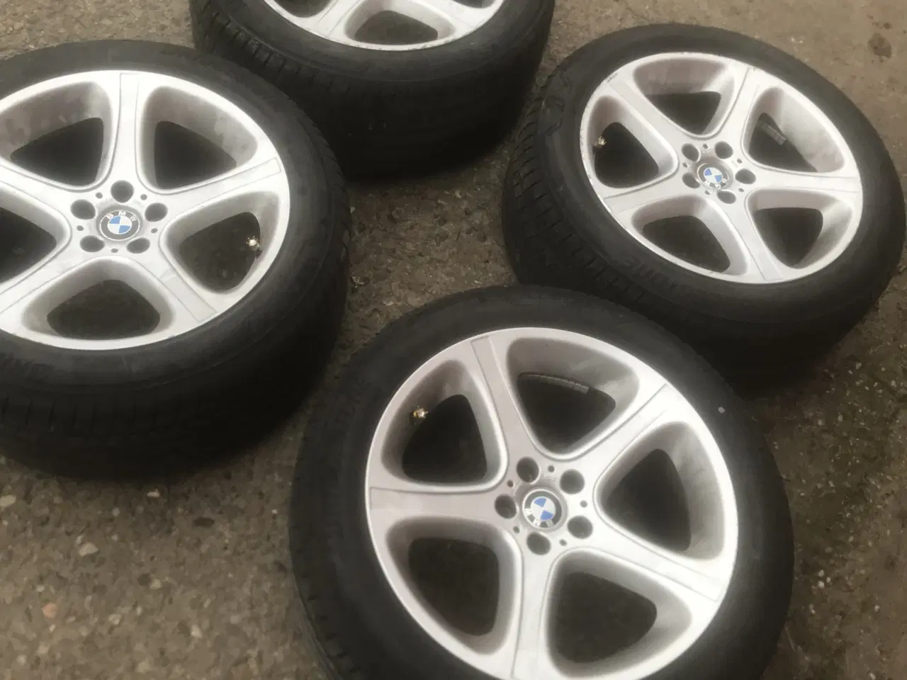 Billede 1 - BMW X5  Fælge med dæk Jeg 4 stk flotte sommerdæk t