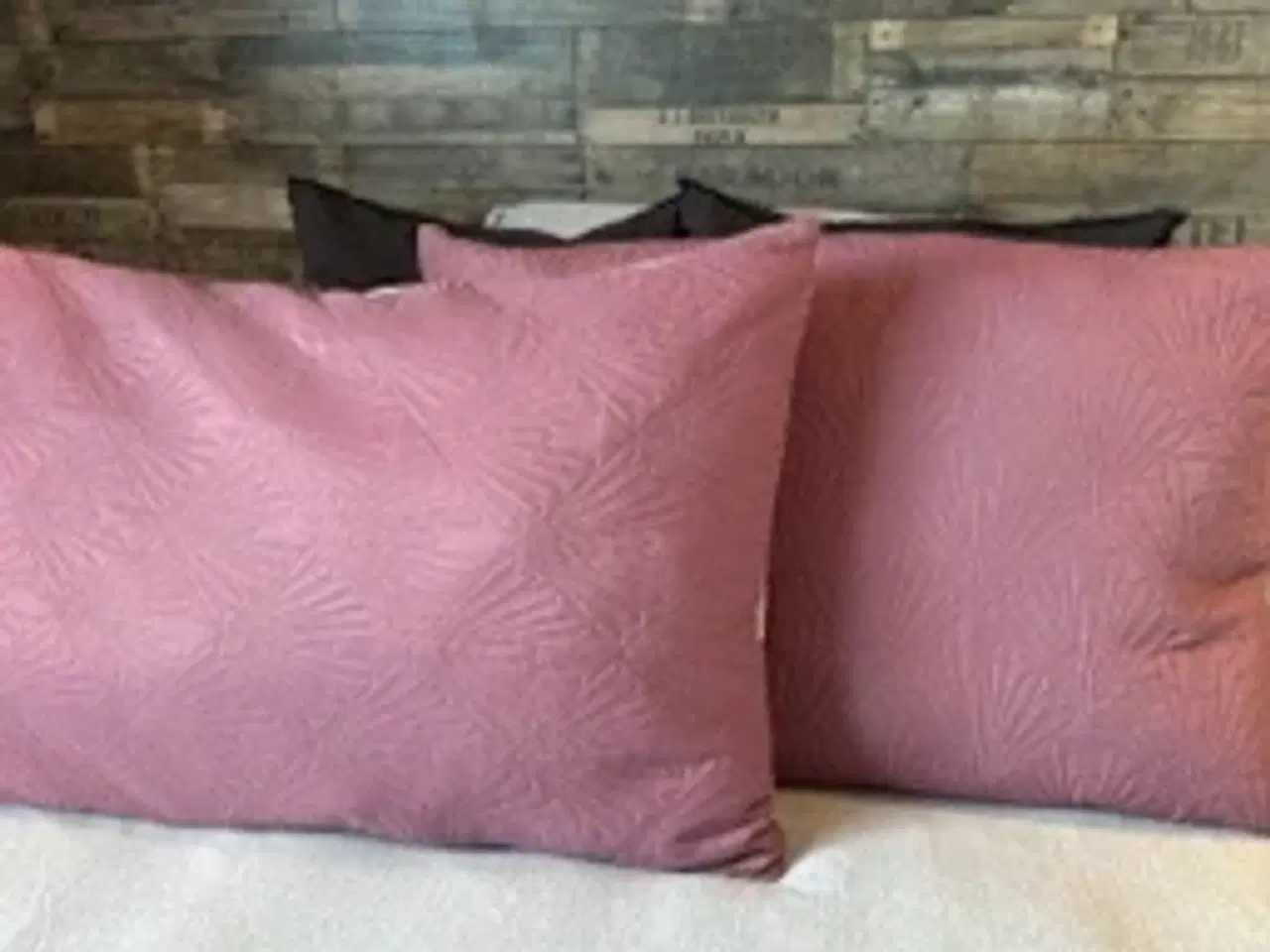 Billede 4 - Puder i 2 smukke rosa farver 