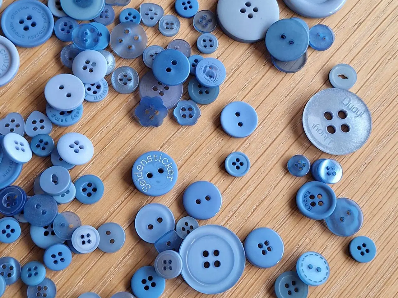 Billede 4 - Blå knapper