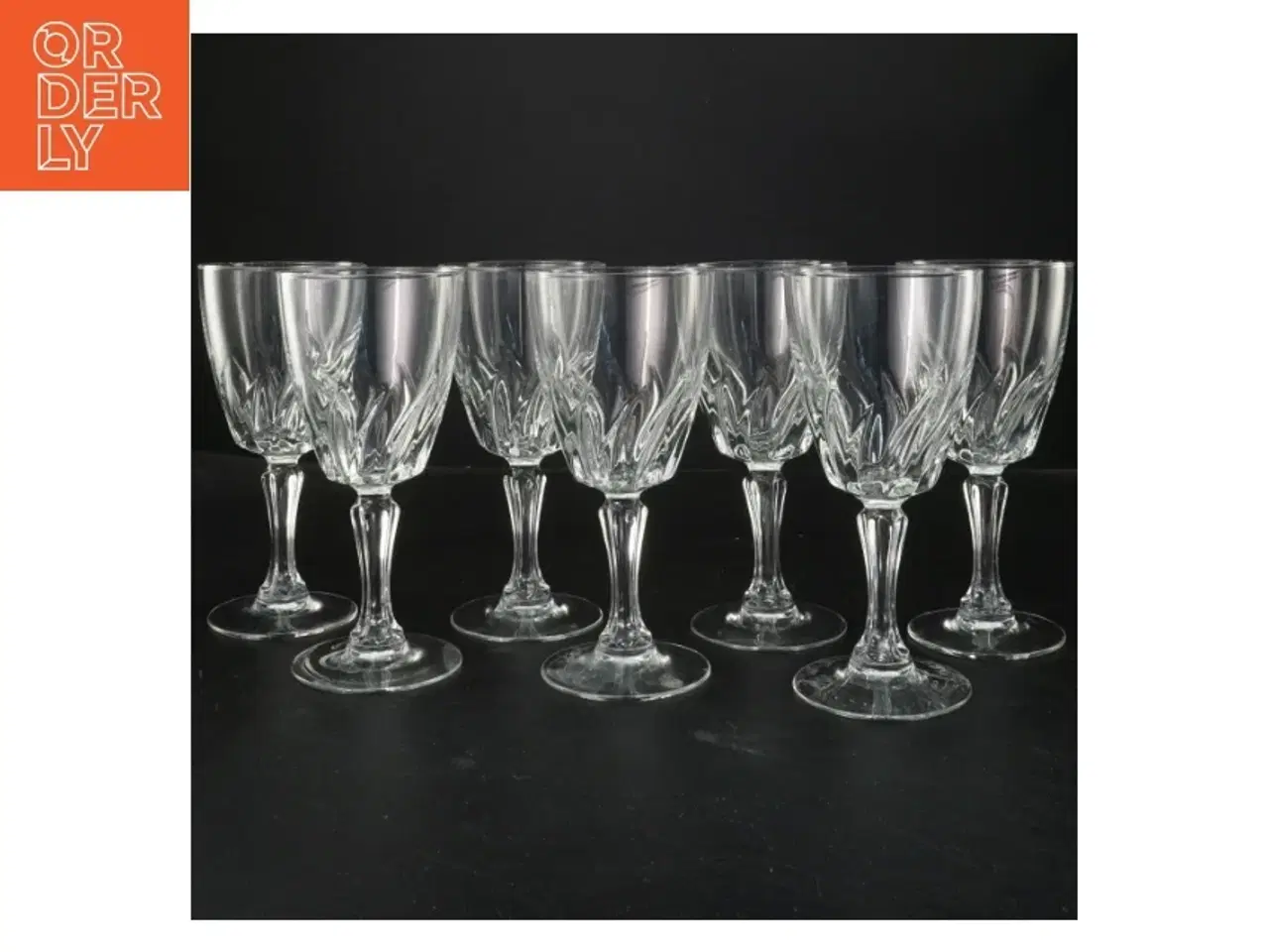 Billede 1 - Sæt med 7 vinglas (str. 17x8 cm)