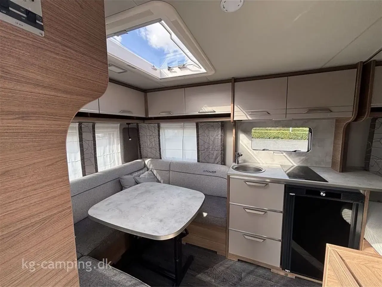 Billede 4 - 2022 - Knaus Sport 450 FU SPORT E POWER SELECTION   Moderne el-drevet campingvogn med Mover og fortelt