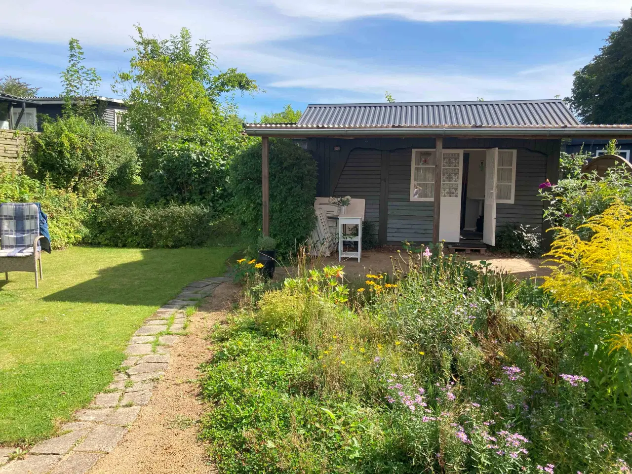 Billede 1 - Mormors kolonihavehus ved Vejle Stadion