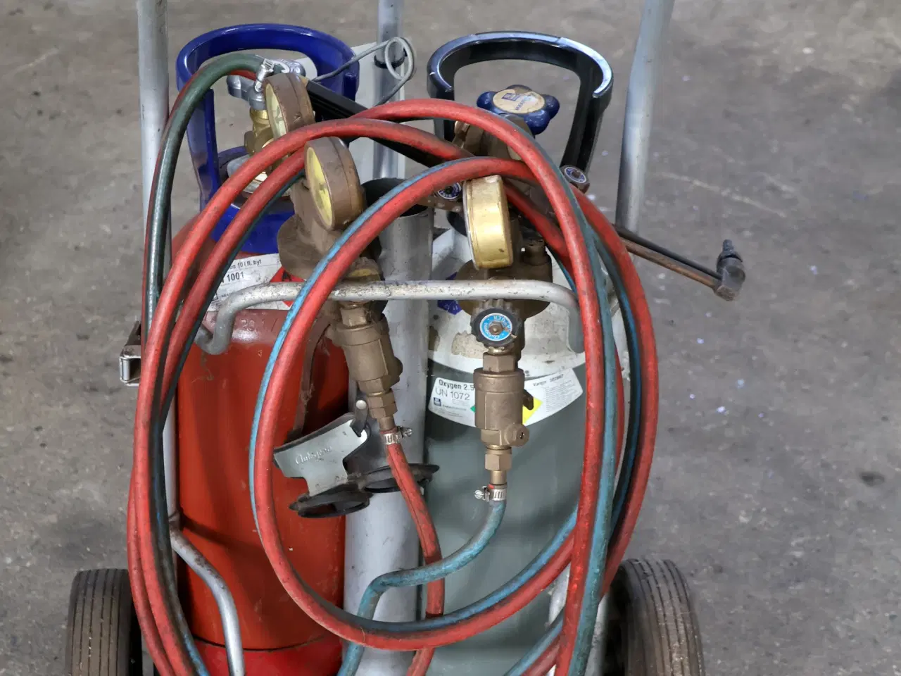 Billede 5 -  Skærebrændersæt m/vogn og flasker.